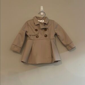 Tahari Tan Raincoat with Double Breasted Style and Wide Collar